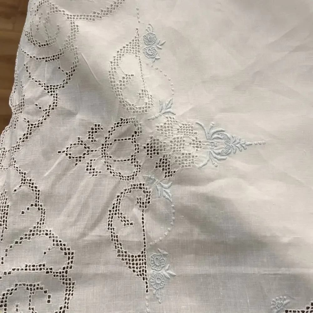 Antique Batiste White Linen Tablecloth Floral Lace Raised Embroidery 103 x 69" - Picture 8 of 13
